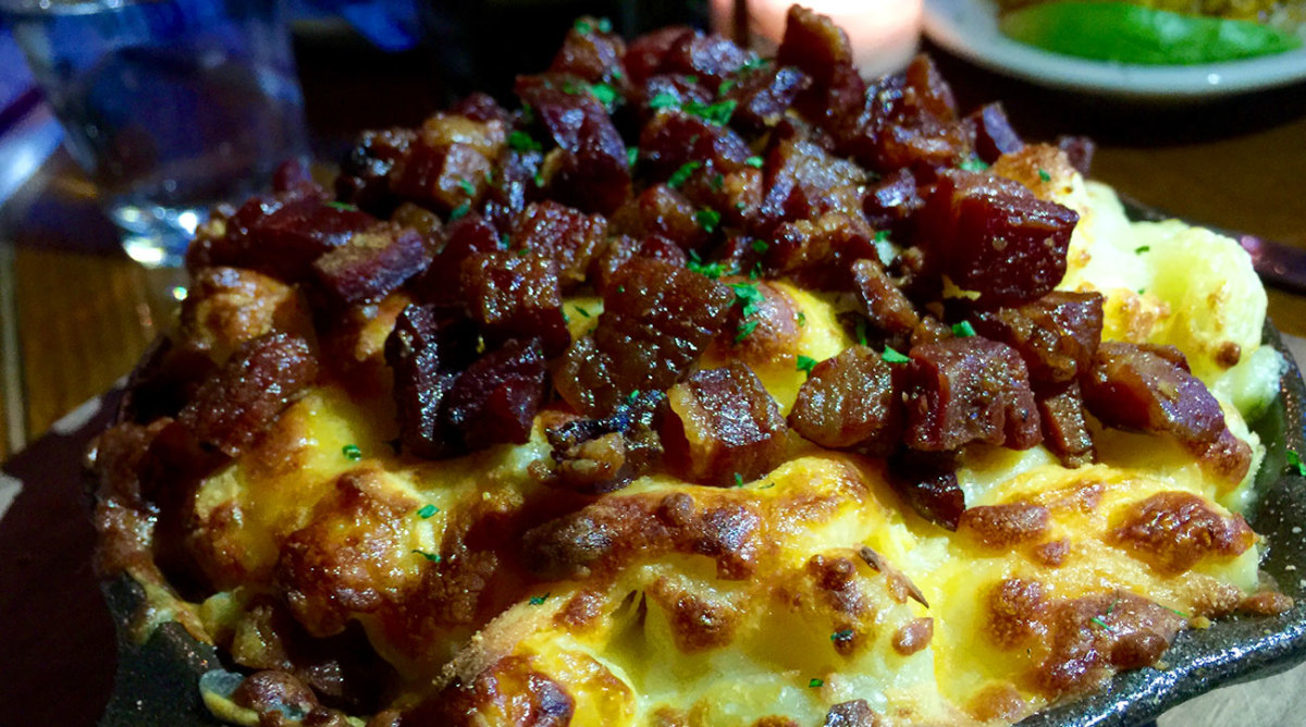 There is nothing on earth that can't be improved by bacon, and this goes for the mac and cheese from Randolph Beer as well. 